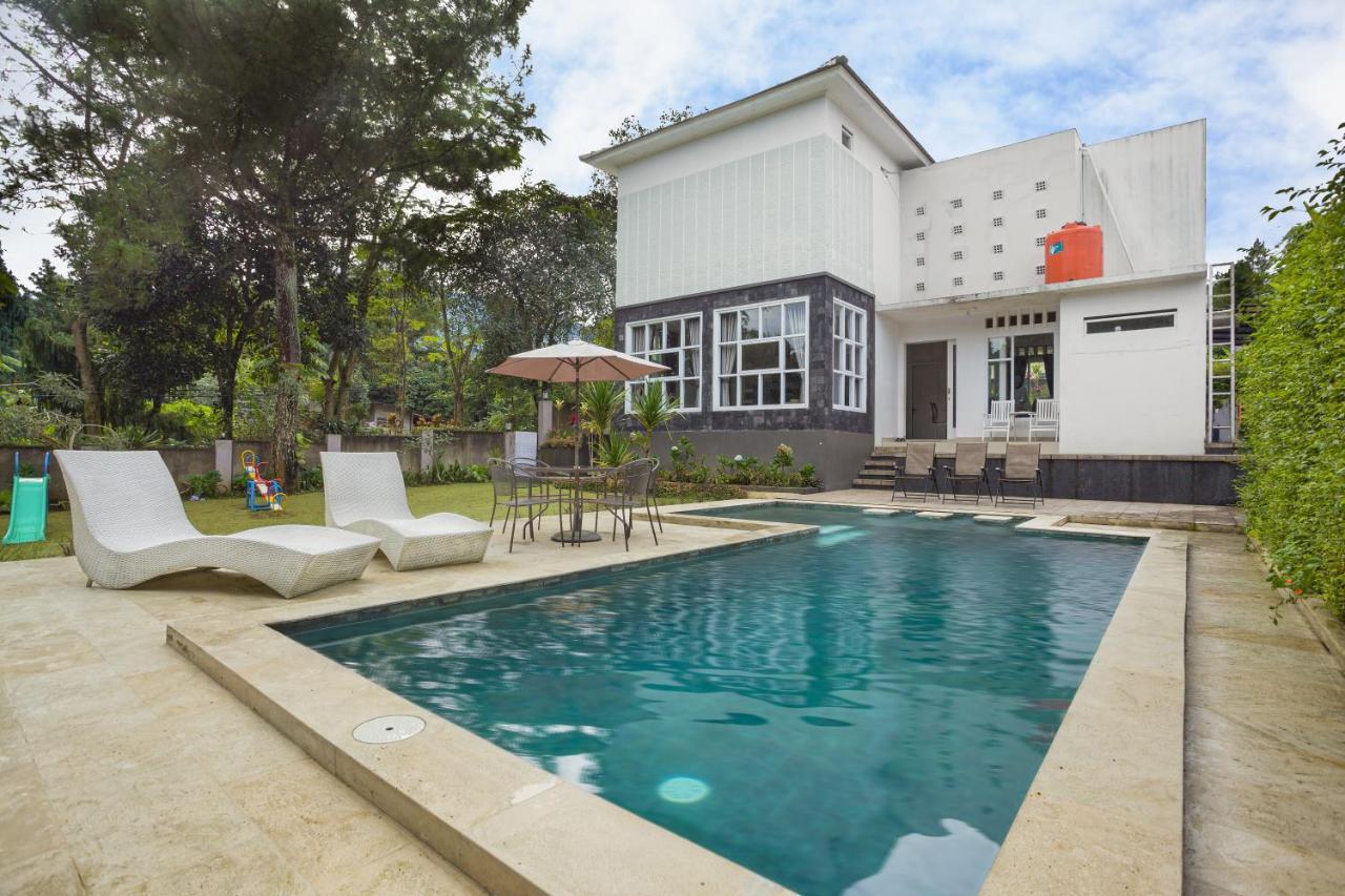 Villa Herrera Puncak Exterior foto