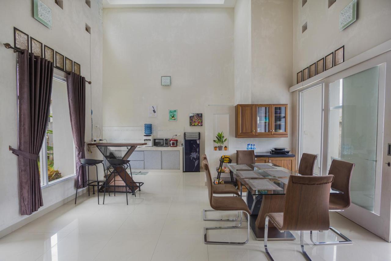 Villa Herrera Puncak Exterior foto